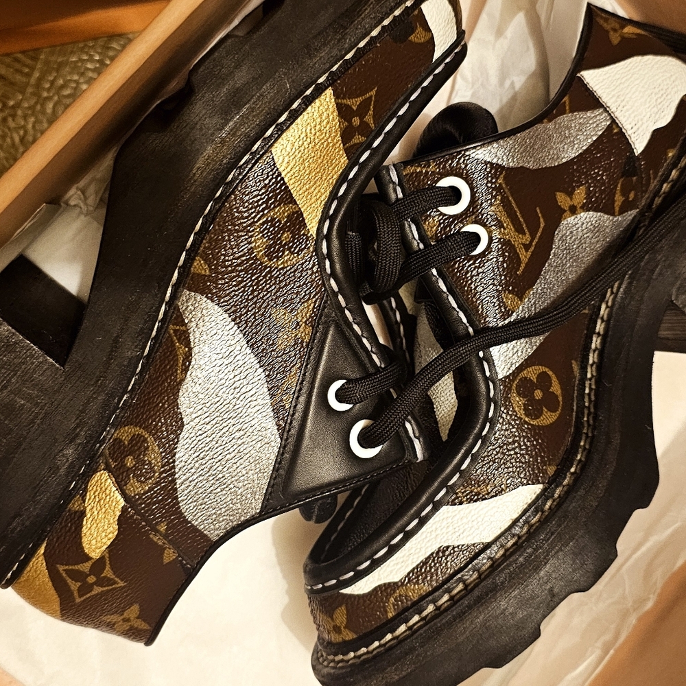 Louis VuittonX LOL Monogram Calfskin Beaubourg Platform Derby Shoes